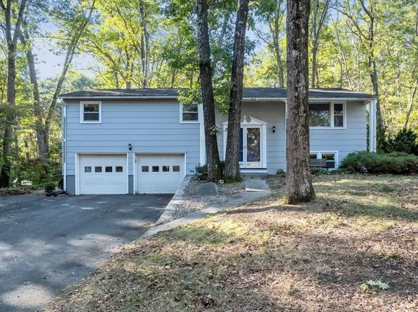 32 Stonewall Dr, Northampton, MA 01060