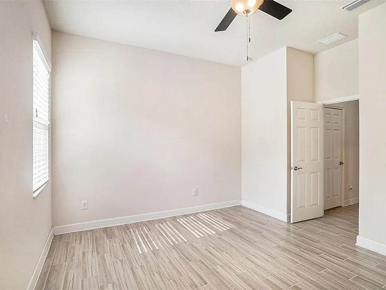 212 Shell Creek Ct — Photo 32