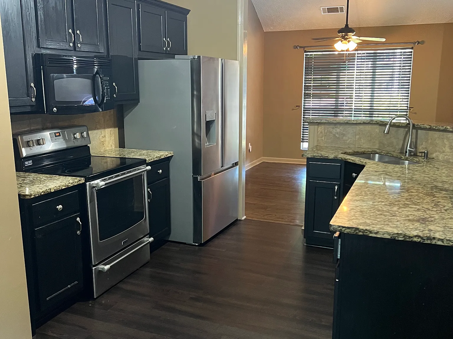 3 bed, 1420 sqft, $2,000 — Photo 4
