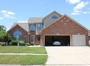 46743 Albany Dr, Macomb, MI