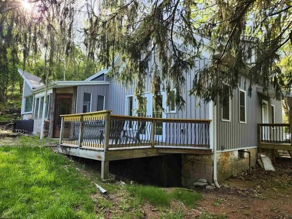 240 Easton Hill Rd, Morgantown, WV 26505