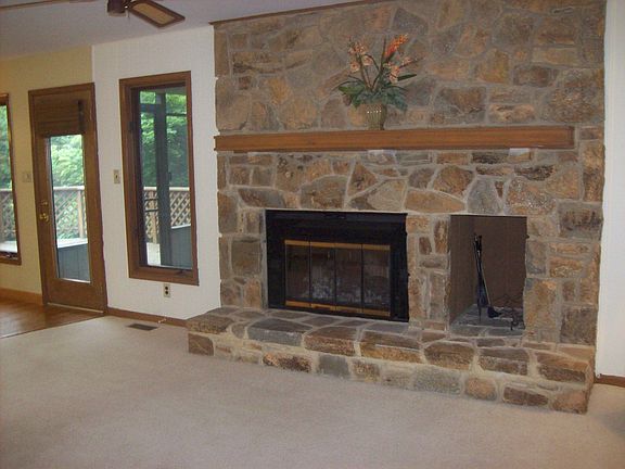 Family Rm/wood burning fireplace