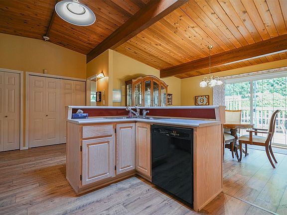 3rd image of 5847 River Rd