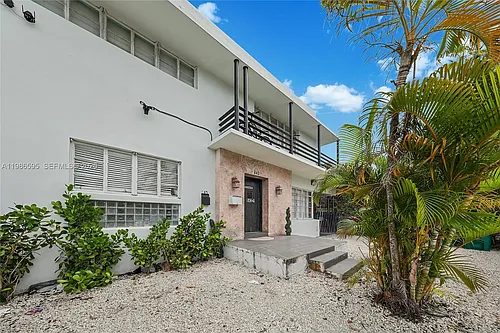 843 NW 3rd St #1 Photo 1