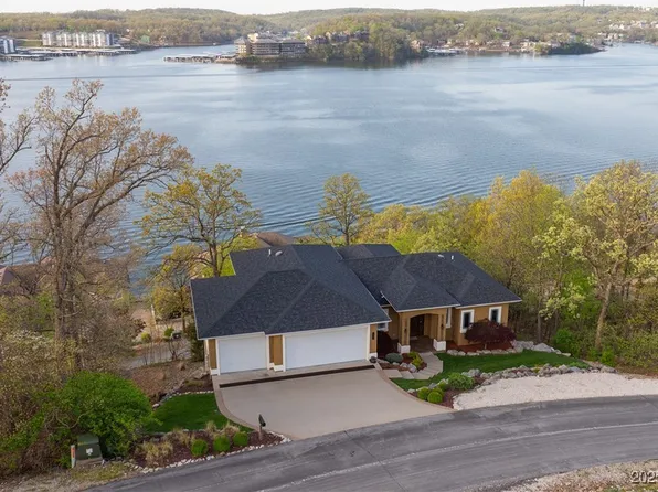 1027 Beacon Ridge Dr, Lake Ozark, MO 65049