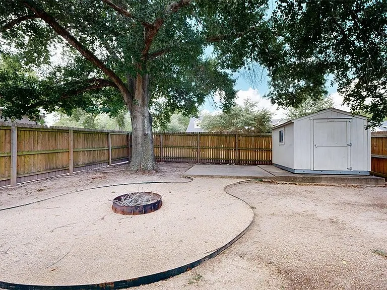 1724 Boardwalk Ct — Photo 39