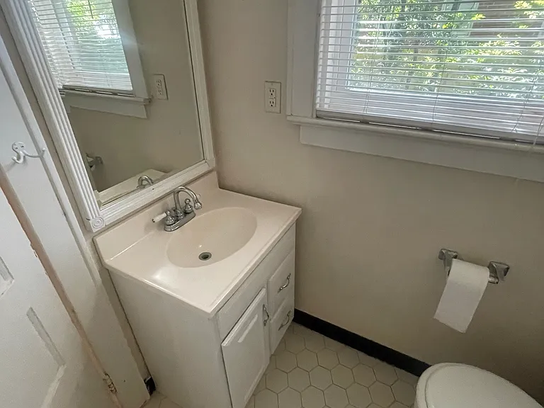 302 Harden St — Photo 8
