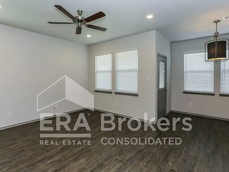 239 Green Valley Dr — Photo 11