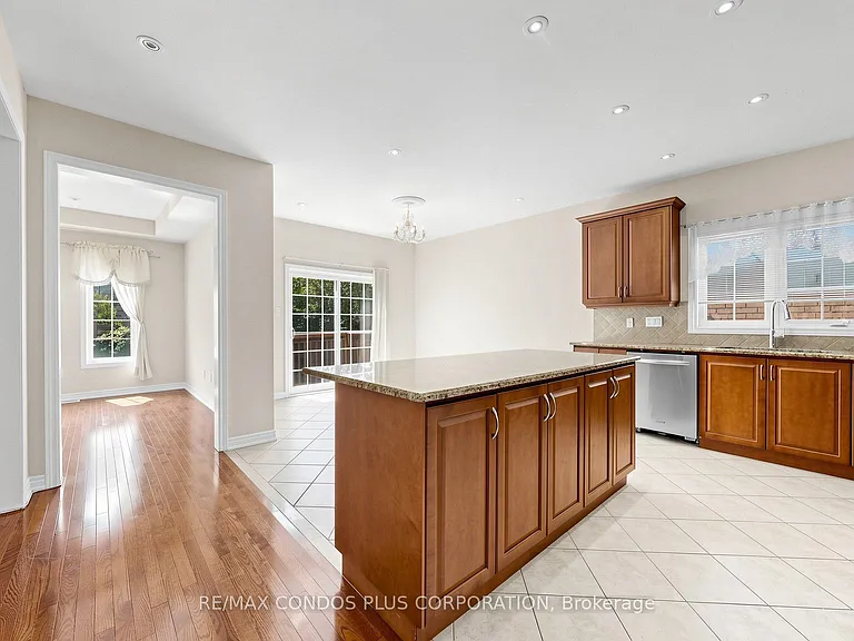 139 Queen Filomena Ave — Photo 19
