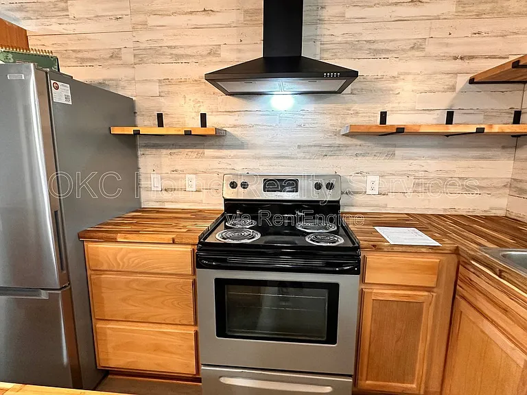 1617 N Christine Dr — Photo 5