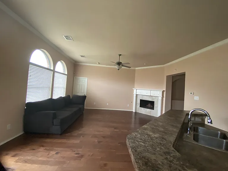 7925 Branch Hollow Trl — Photo 4