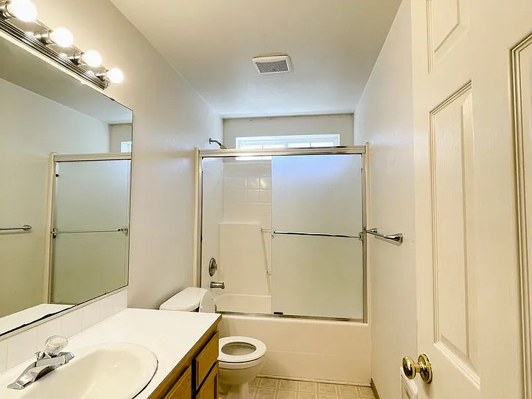 1427 Virginia Ave — Photo 13
