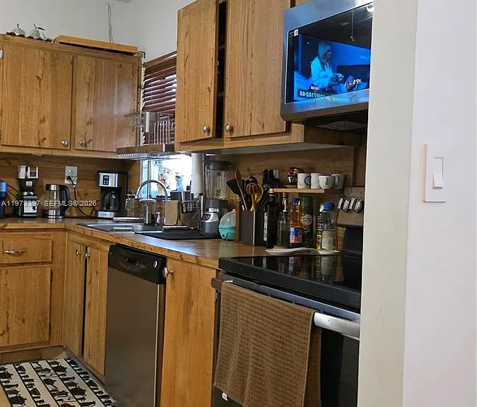 750 NE 199th St #101H — Photo 39