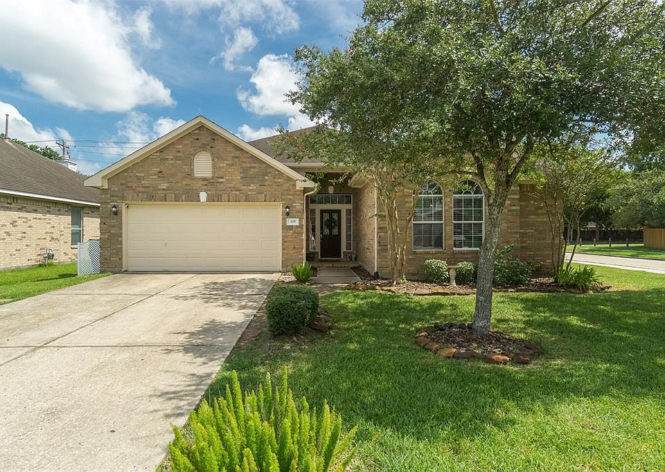 1st image of 305 Blossomwood Dr