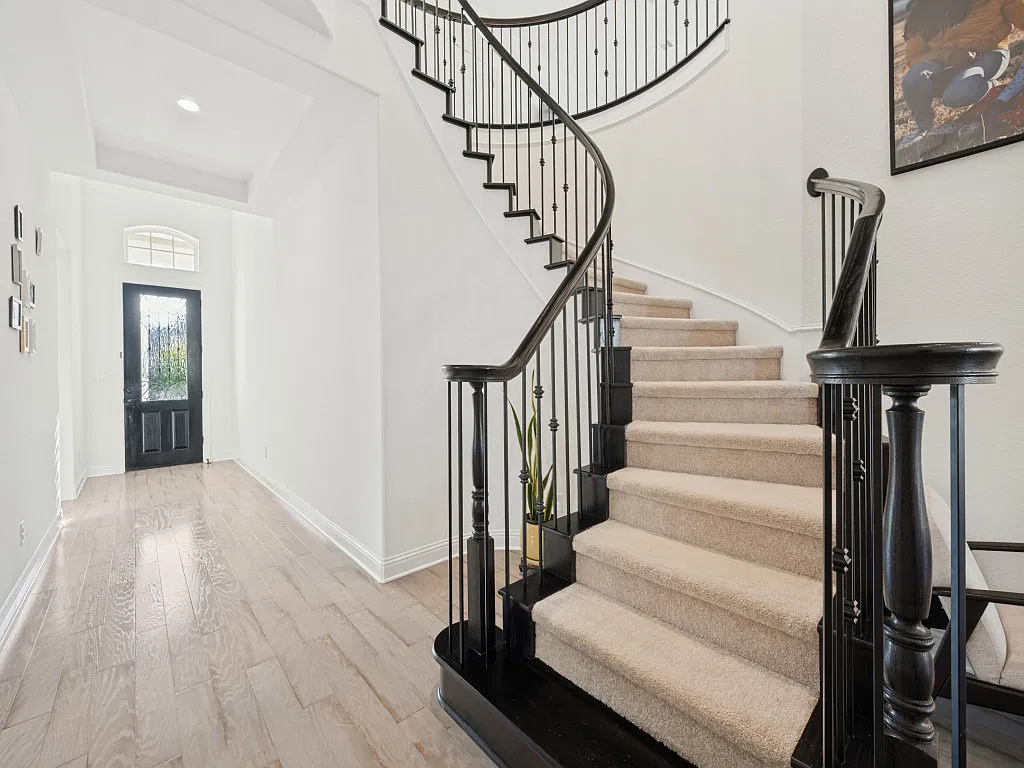 4 bed, 3413 sqft, $4,100 — Photo 3