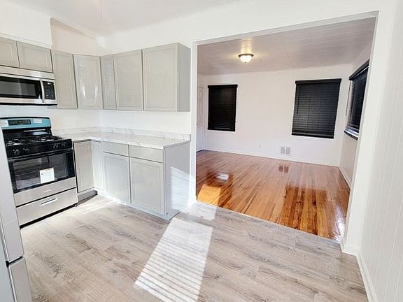 3rd image of 139 Rockaway Ave