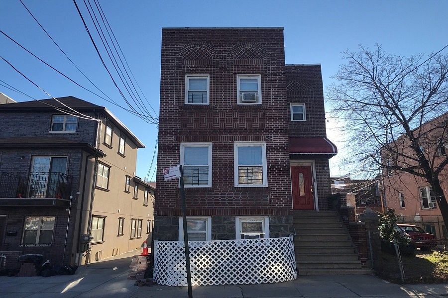 1st image of 1018 E 224th St