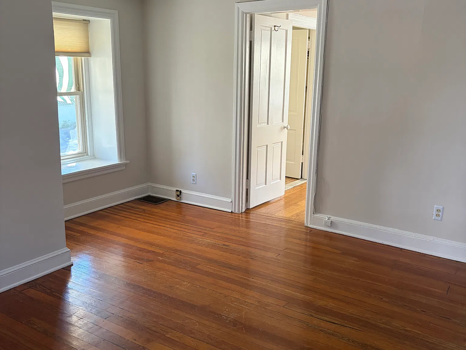 1 bed, 700 sqft, $1,350 — Photo 3