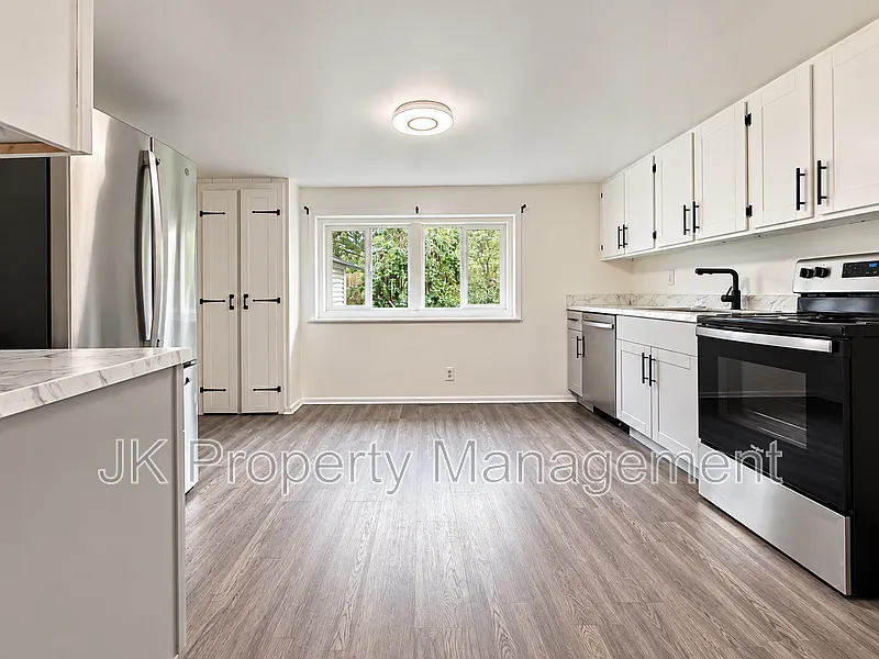 2 bed, 1.0 bath, 1004 sqft, $1,775 — Photo 3