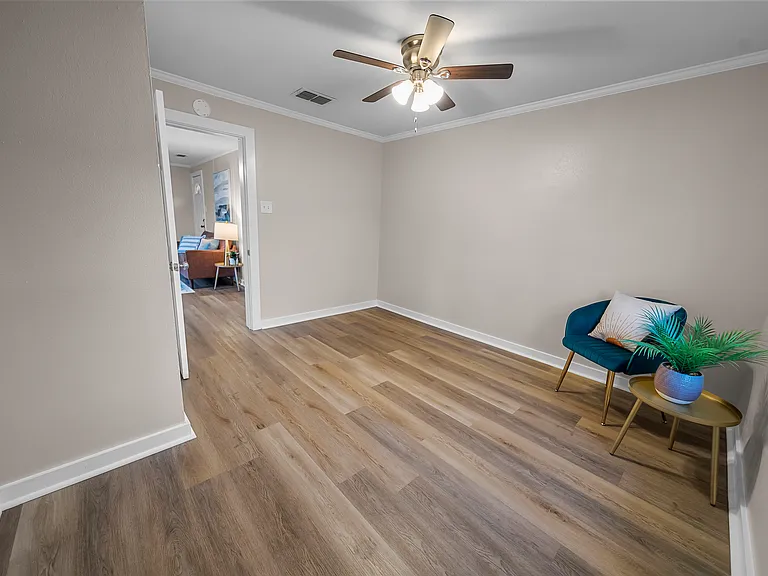 510 Hogg St — Photo 8