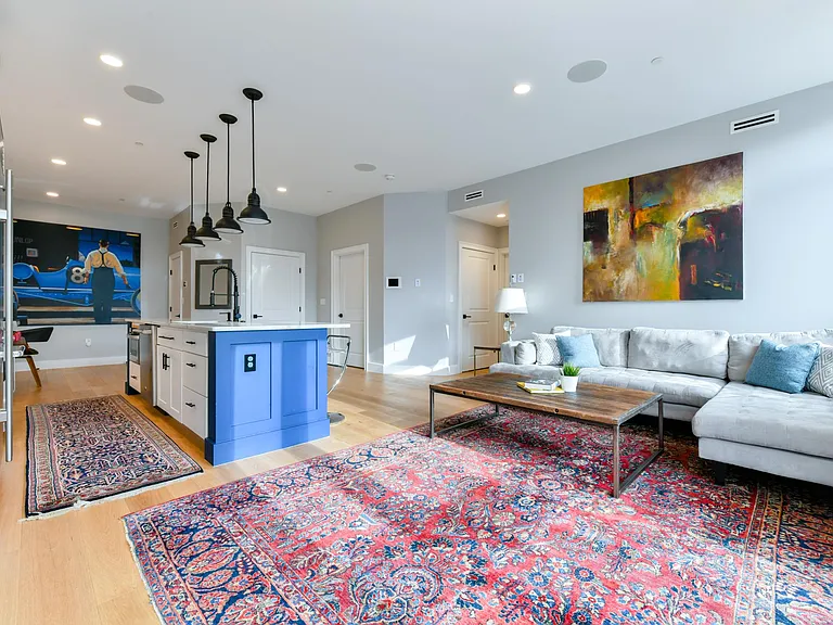170 W Broadway #204 — Photo 8