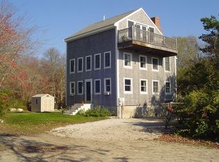 22 Oliver St, Mattapoisett, MA 02739