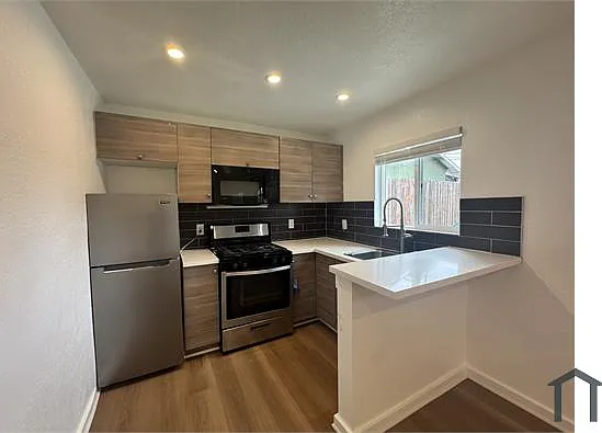 2623 Barranca St — Photo 7