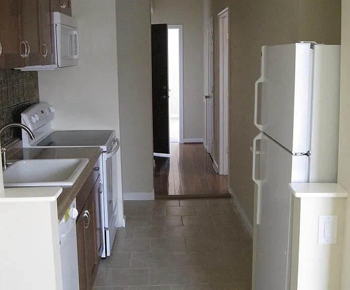 1715 W Virginia Ave NE #4 — Photo 3