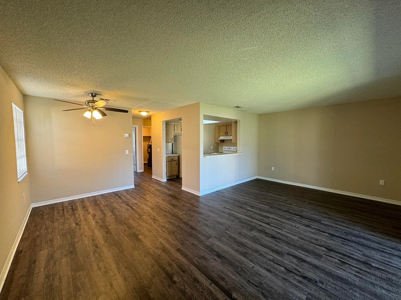 1 bed, 1.0 bath, 733 sqft, $1,250 — Photo 4