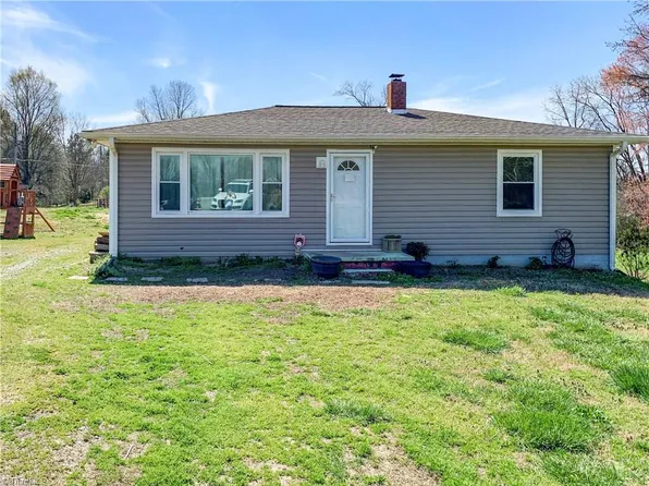 6718 Midway School Rd, Thomasville, NC 27360
