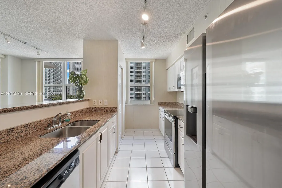 Building Photo - 1155 Brickell Bay Dr #1602