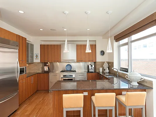 Sold by Sotheby's International Realty | media 3