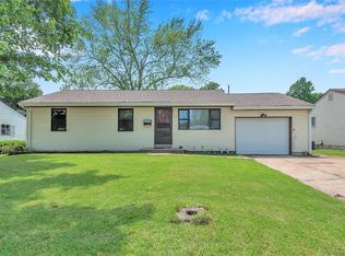 824 Riderwood Dr, Hazelwood, MO 63042