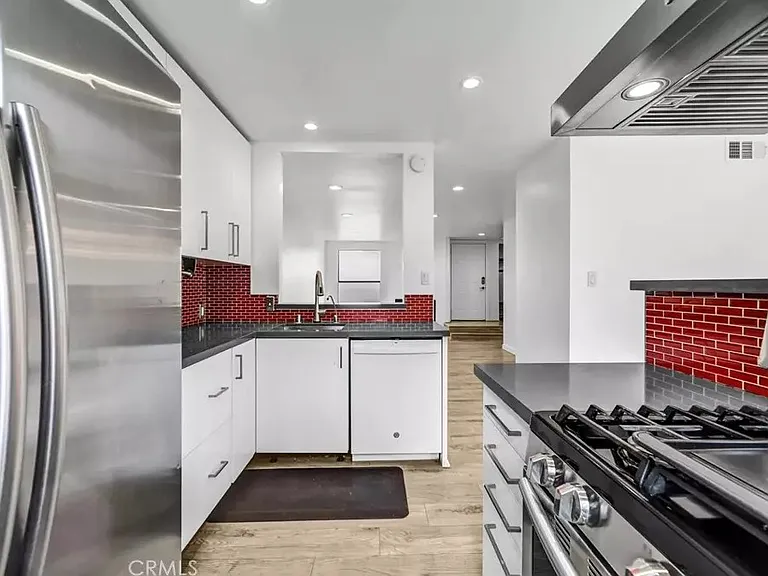 219 N Isabel St #4 — Photo 14