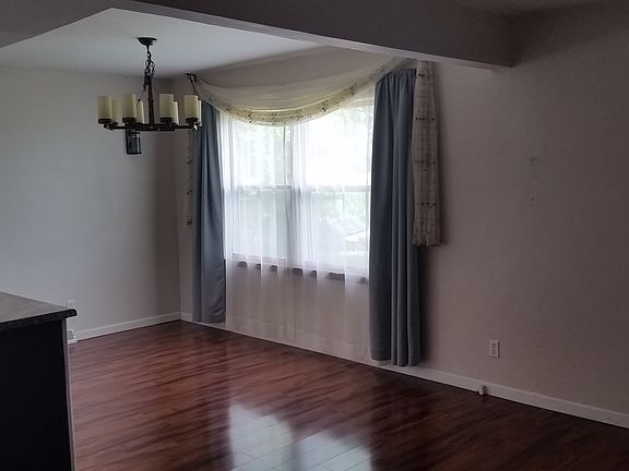 4th image of 2960 Poplar St