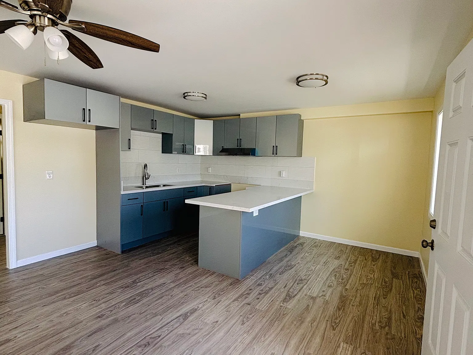 2 bed, 900 sqft, $2,500 — Photo 2