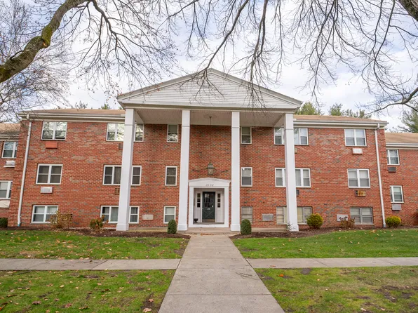 5 Regency Park Dr, Agawam, MA 01001
