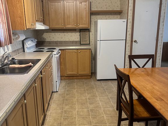 2nd image of 528 Warrenton Rd