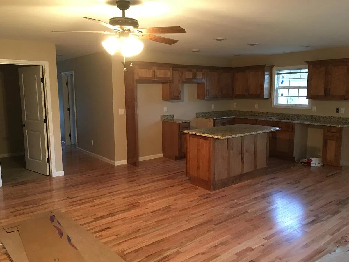 3 bed, 1400 sqft, $1,500 — Photo 2