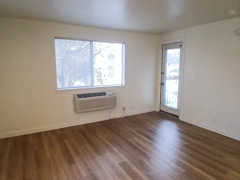 Parkhill Apartments — Photo 14