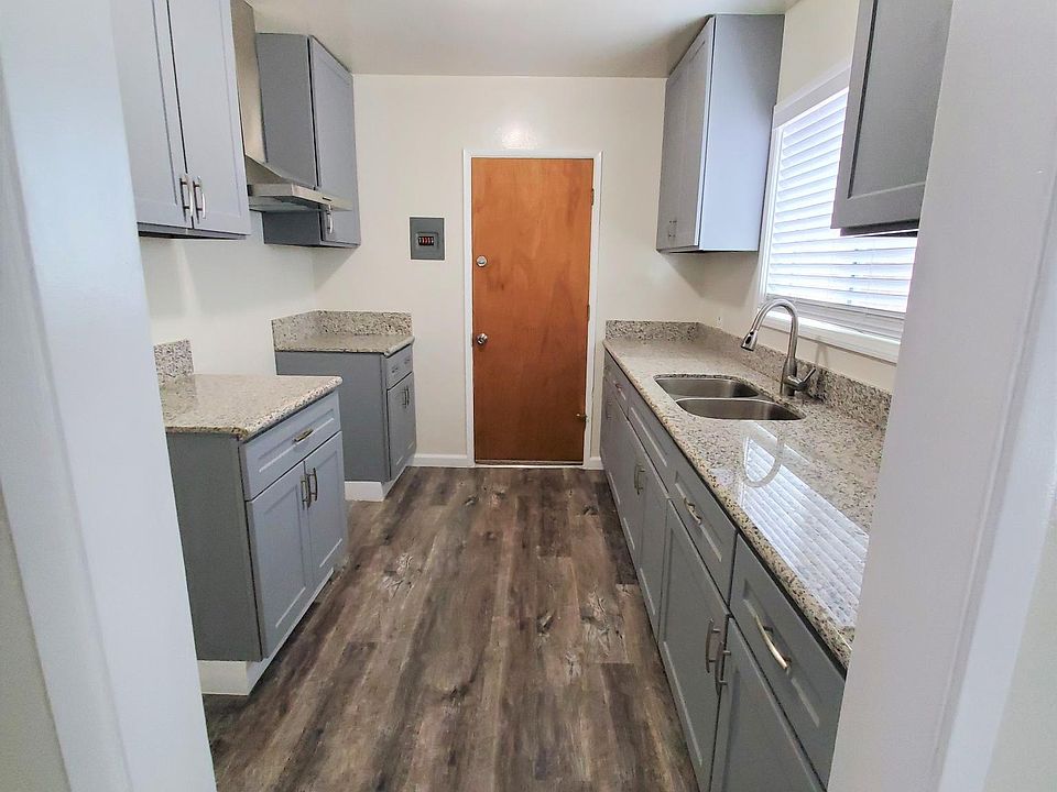 KITCHEN ENTRANCE