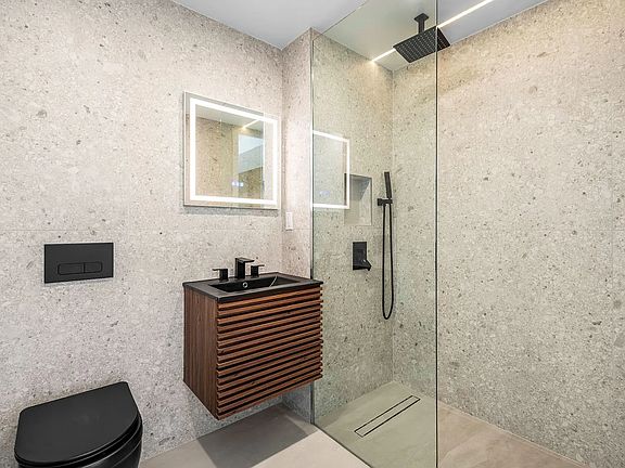 4th image of 19 Hausman St APT 4D