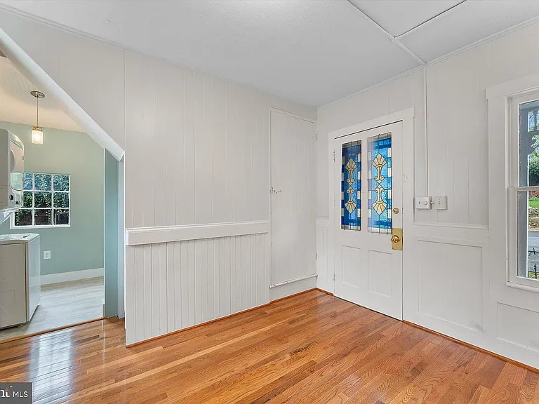 100 E Cecil St — Photo 6
