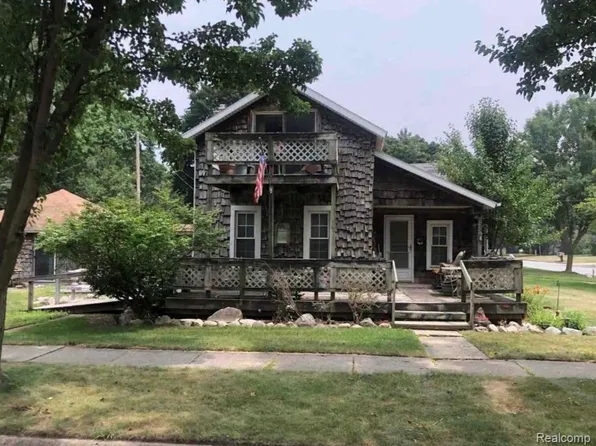 129 S Church St SE, Caledonia, MI 49316