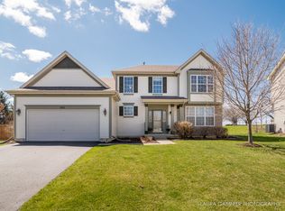 307 Berkshire Ct, Sugar Grove, IL 60554
