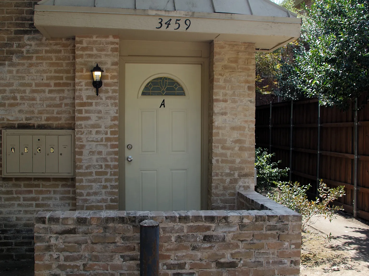 2 bed, 2.5 bath, 1350 sqft, $2,500 — Photo 2