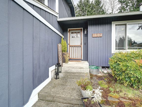 3rd image of 12124 124th Street Ct E