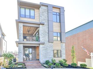 2930 Three Oaks Ln, Cincinnati, OH 45209