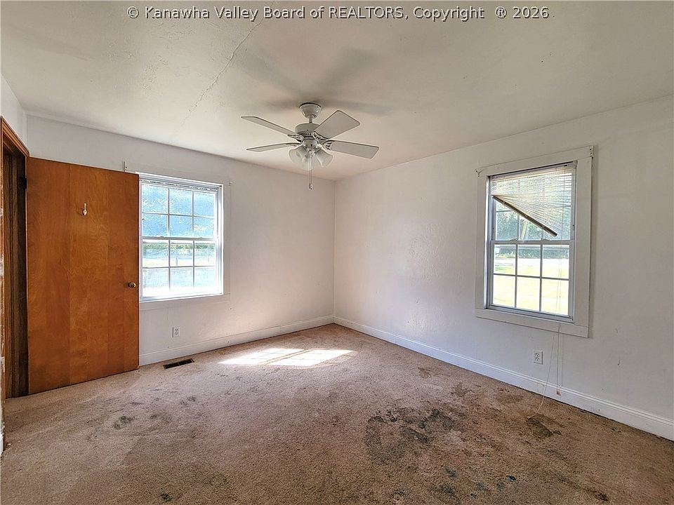 13th image of 202 Winfield Rd