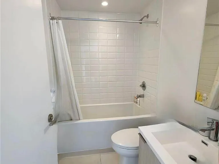 203 College St #1607 — Photo 6